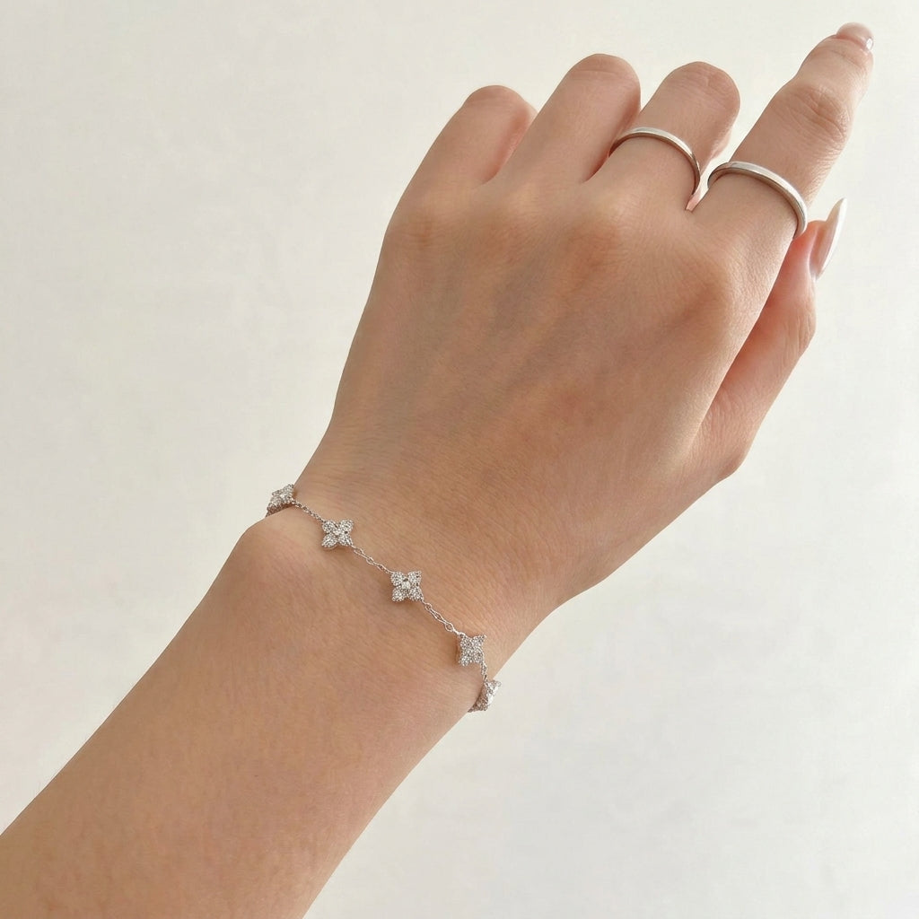 CLOVER GLOW BRACELET