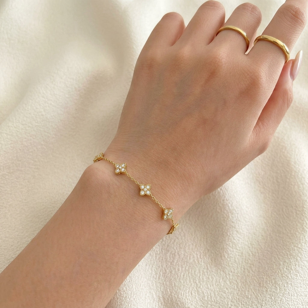 CLOVER GLOW BRACELET