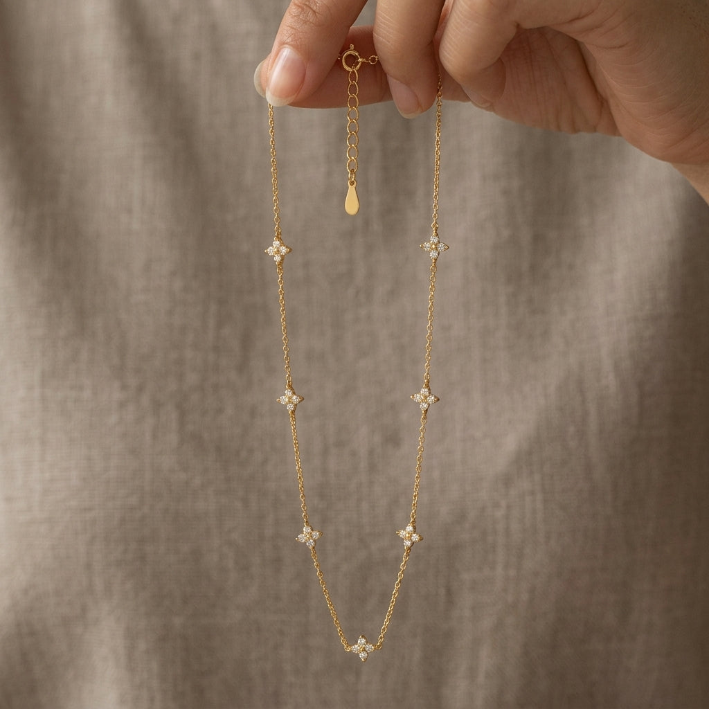 CLOVER GLOW NECKLACE