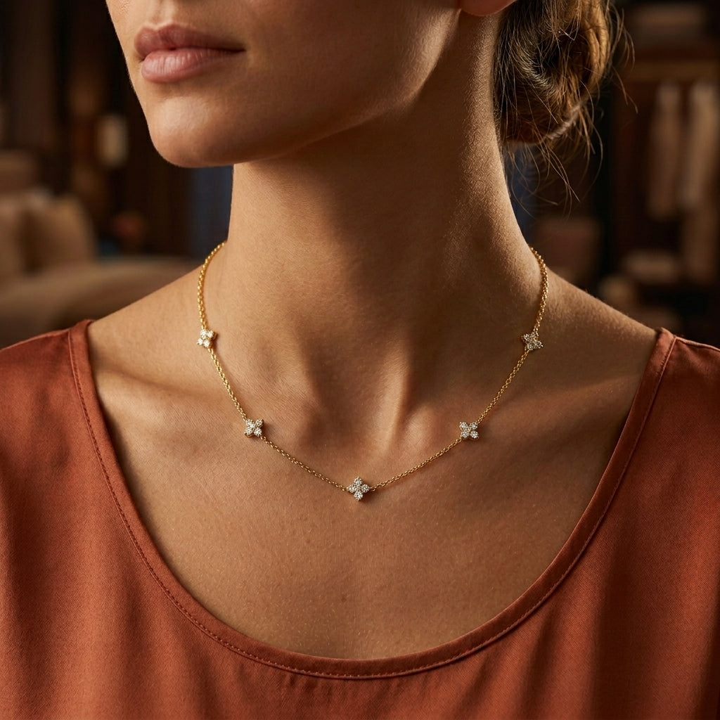 CLOVER GLOW NECKLACE