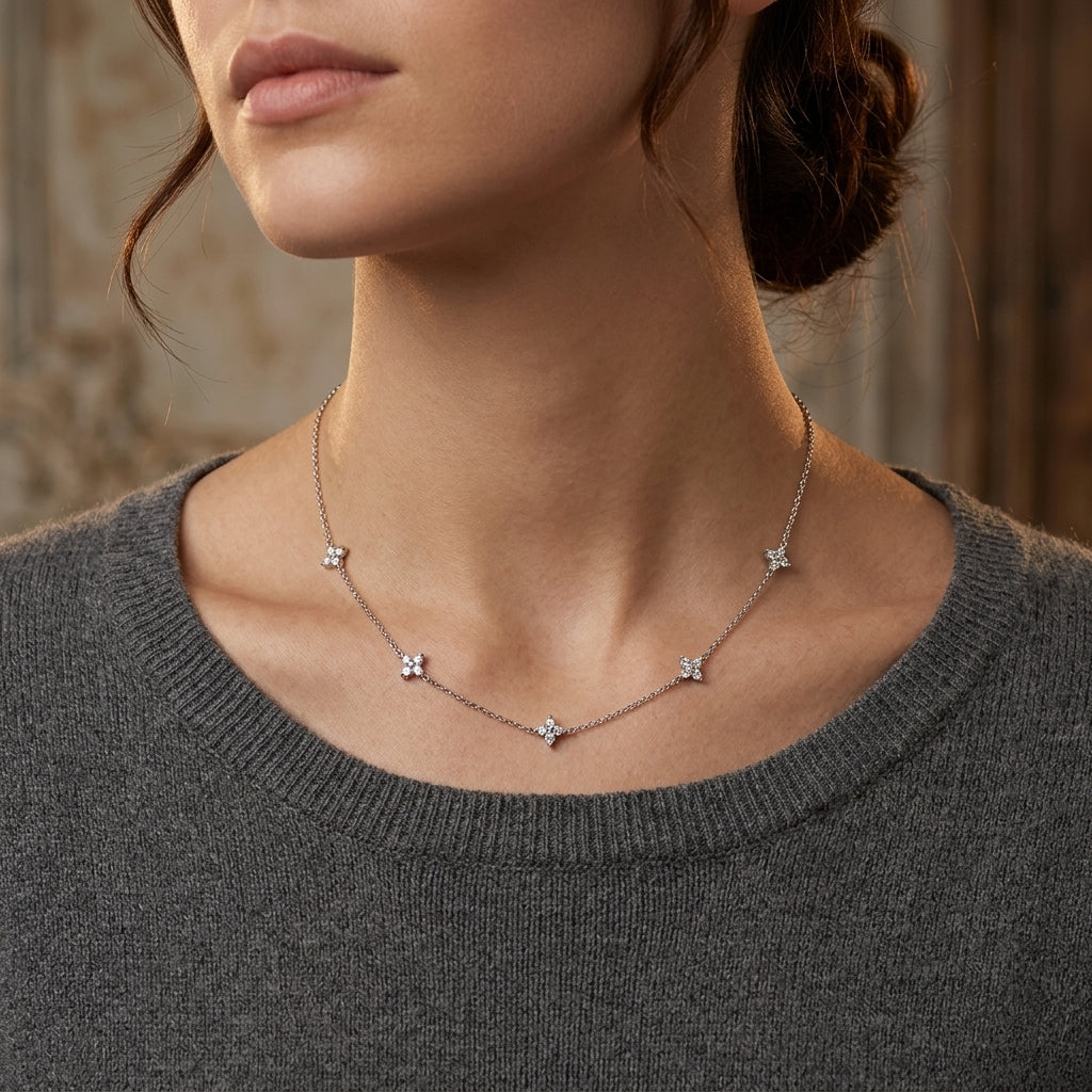 CLOVER GLOW NECKLACE
